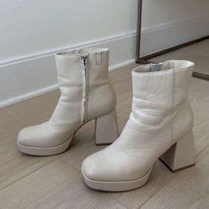 Dolce Vita Chic Cream Ankle Boots - Size 7